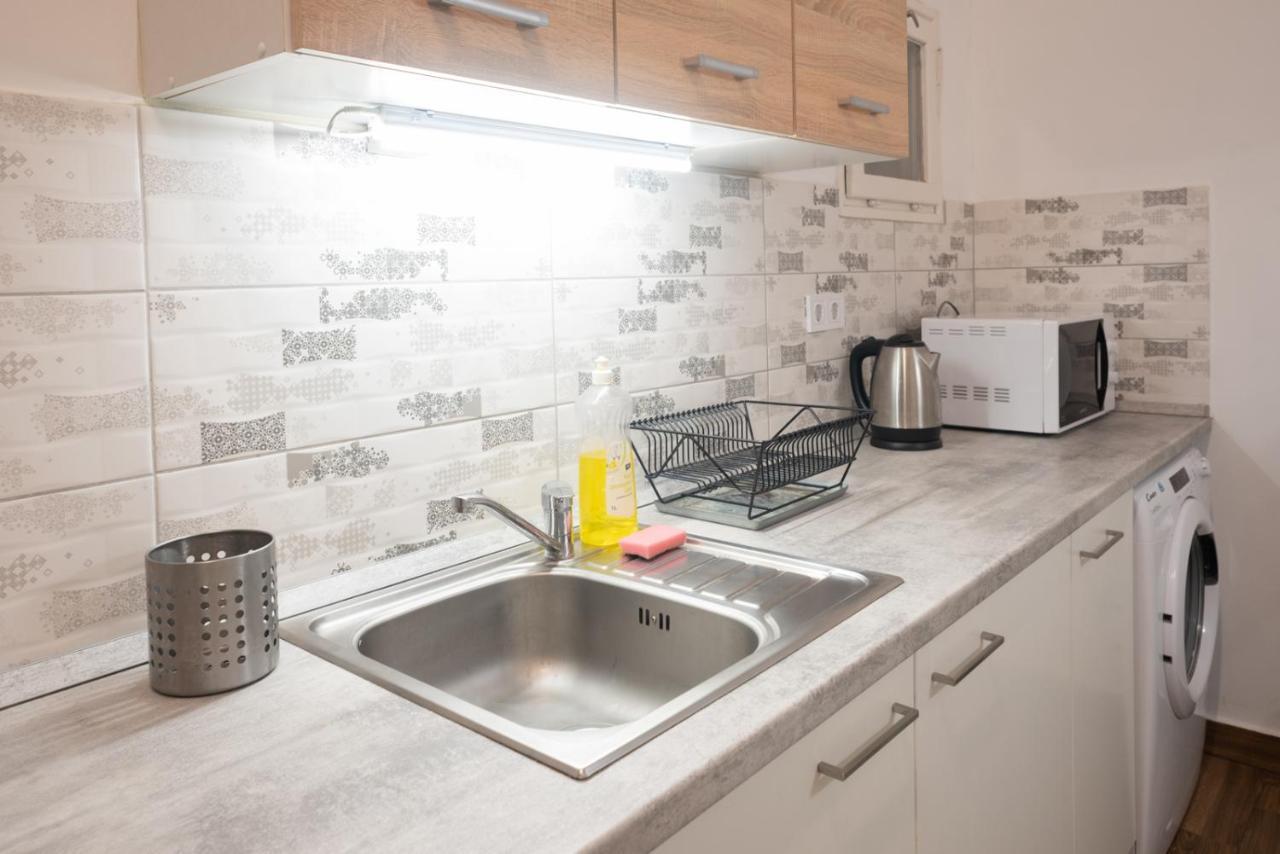 Cozy & Quiet Apartment Near Kiraly Street Free Parking, Ac, Perfect For 4 Guests! Budapest Exterior photo
